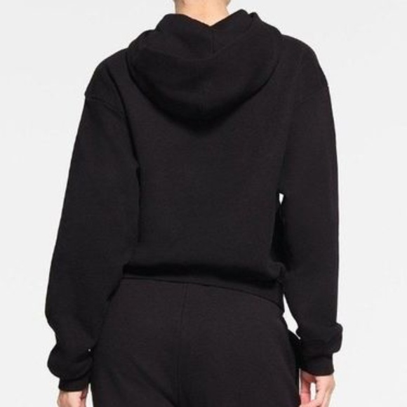 SKIMS 'Teddy High Pile Fleece Hooded Top' - Picture 7 of 8